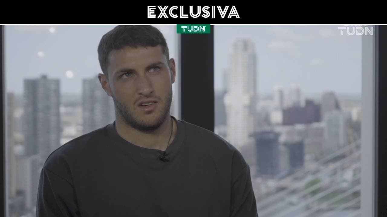 Santiago Giménez se enfoca en la Selección Mexicana ante lluvia de rumores