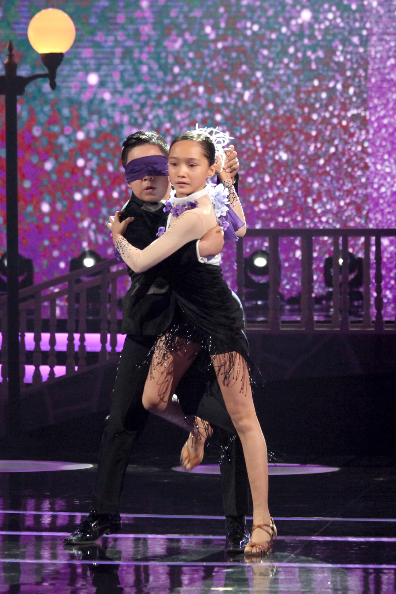 En la séptima gala, estos Pequeños Gigantes se superaron a sí mismos, al bailar un tango. ¡Yahir lo hizo con los ojos vendados!