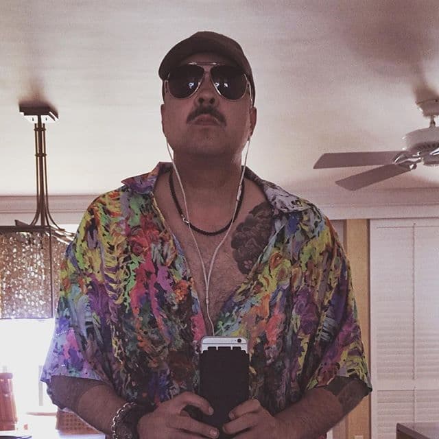 <b>8.</b> Finalmente, el cantante advirtió que defenderá el movimiento musical de quien sea: "Se acabó esto ya, pero esto lo hice para guerrear, para que vean que me quedaba callado antes cuando criticaban mi movimiento, pero ahorita me voy a ir a tope con el que se jale, así que ya saben, 
<b>el que se quiera meter va a haber respuesta</b>", sentenció en su video.
<br>