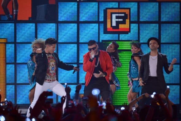 Nadie dejó de bailar la canción.