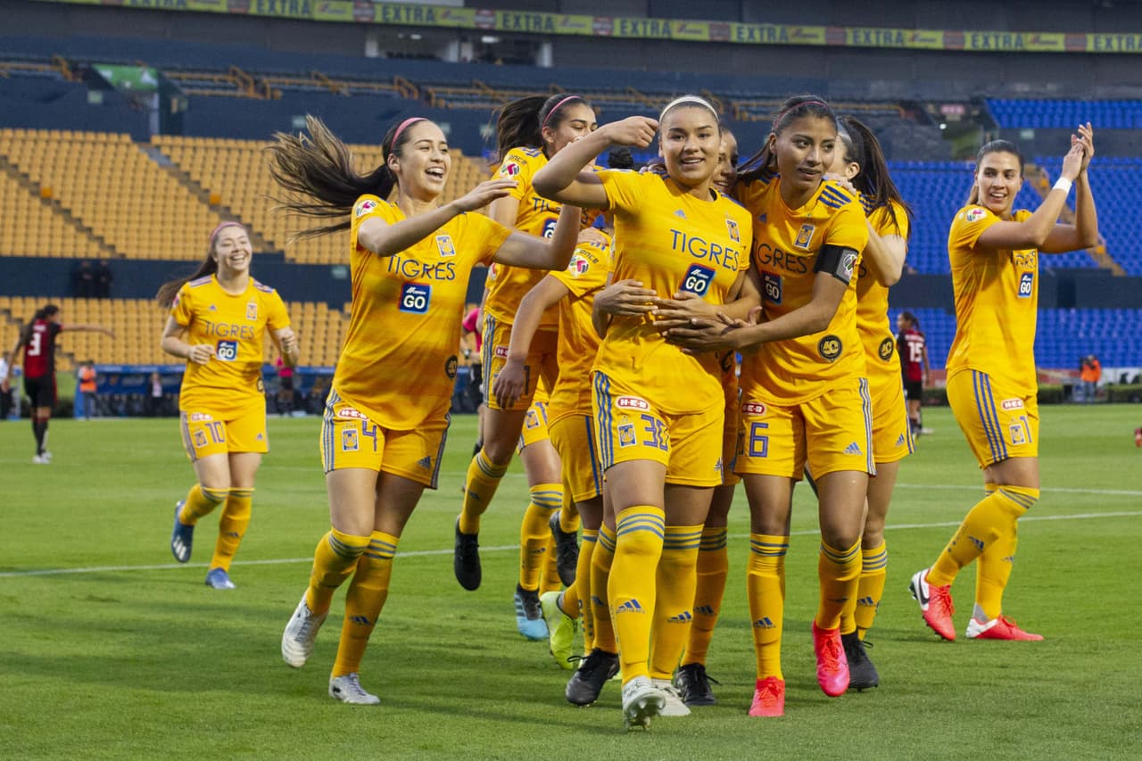 Con goles de Belén Cruz y Miah Zuazua, 'las Felinas' ganan 2-0 al Atlas y llegan a 10 puntos. El equipo femenil de Tigres sigue en ascenso en la Liga MX Femenil.