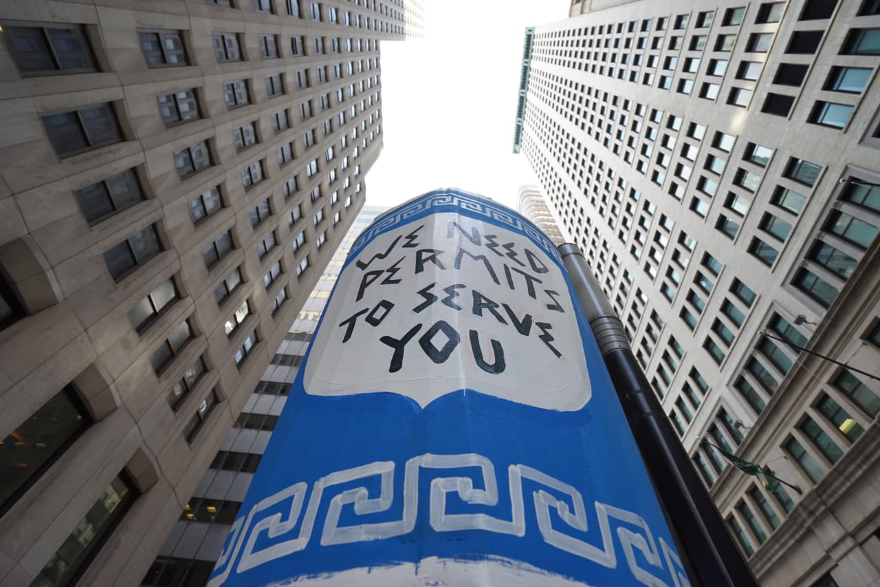 En el mercado negro, un permiso se alquila por entre $20,000 y $30,000 cada dos años.