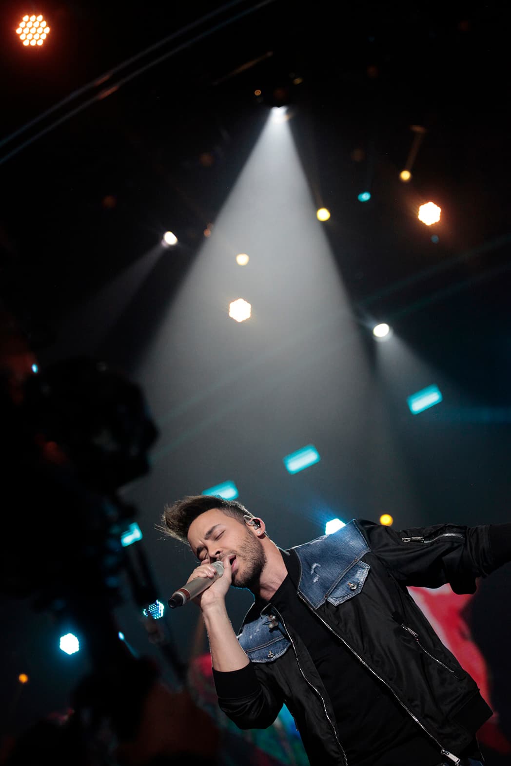 Aunque en realidad se trató de una versión corta del reggaetón que Prince canta junto a Anuel AA, Becky G y Mambo Kingz.