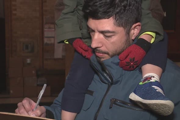 Iglesias de Chicago buscan garantizarle una familia a niños de padres deportados