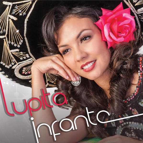 Curiosamente, los seguidores de Lupita no se habían percatado del parecido con Thalía, pues en ninguna de sus fotos lo mencionan.