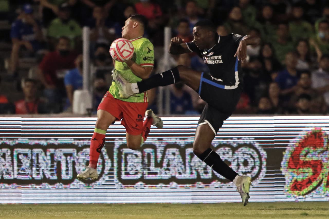 FC Juárez le sacó el empate a Cruz Azul de forma dramática con dos goles en los últimos 10 minutos del partido para meterse a zona de repechaje y hundir a La Máquina al lugar 14.