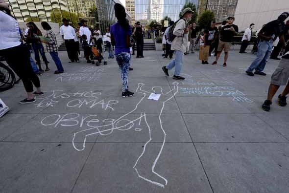 Angelinos alzaron su voz por los recientes casos de muerte, resultados del exceso de fuerza policial durante detenciones. En lo que va de agosto, por lo menos cuatro arrestos terminaron en muerte o con secuelas permanentes para los sospechosos han sido reseñadas en Los Ángeles. Detalles de los casos aquí: aquí