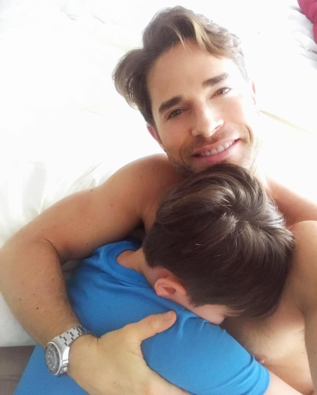 <b><a href="http://www.univision.com/temas/sebastian-rulli">Sebastián Rulli</a></b> y
<b>Cecillia Galliano</b> trajeron al mundo a un pequeño al que nombraron Santiago, pero esta pareja fue mucho más inteligente y terminaron su relación en bajo un acuerdo en común.