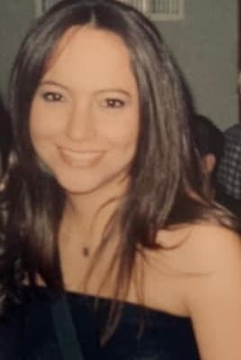 Y aquí puedes verla más de cerca para apreciar su rostro de la linda adolescente.