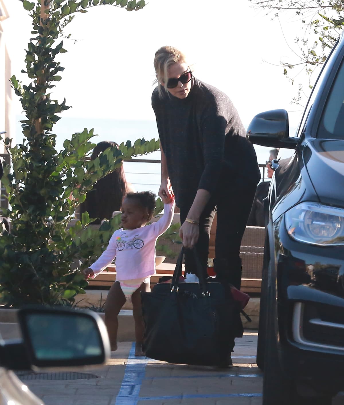 Llevó a sus nenes a la playa en Malibu.
