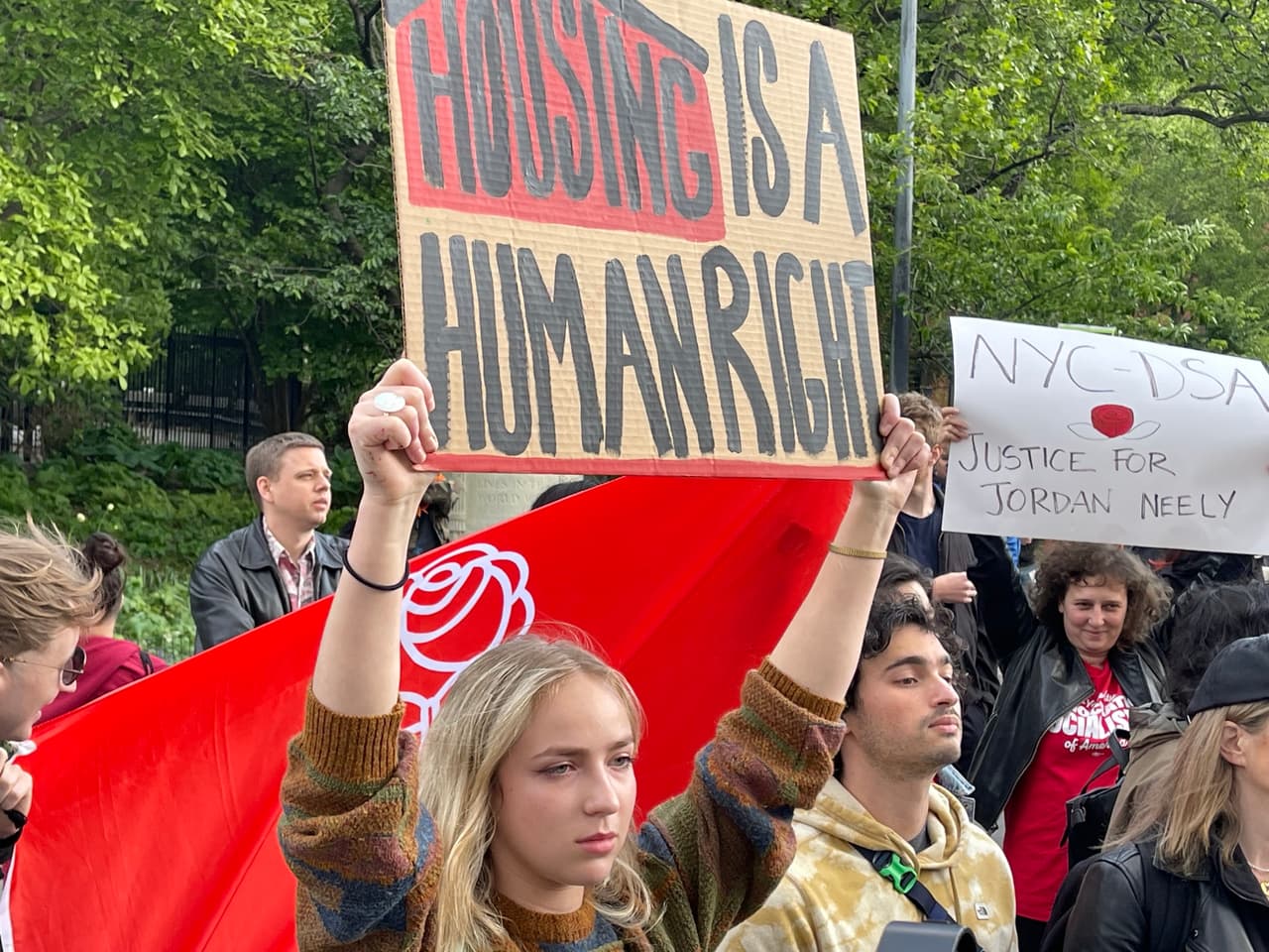 La muerte de Neely se produjo el lunes 1 de mayo a primera hora de la tarde en un tren que circulaba por Manhattan.