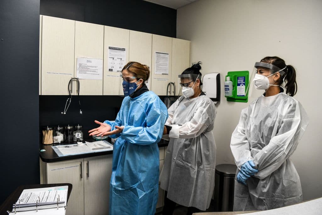 El siguiente lote,
<b>97.500 dosis, se dirigirá a los hospitales</b> estatales para vacunar al personal de atención médica en riesgo de exposición a COVID-19.