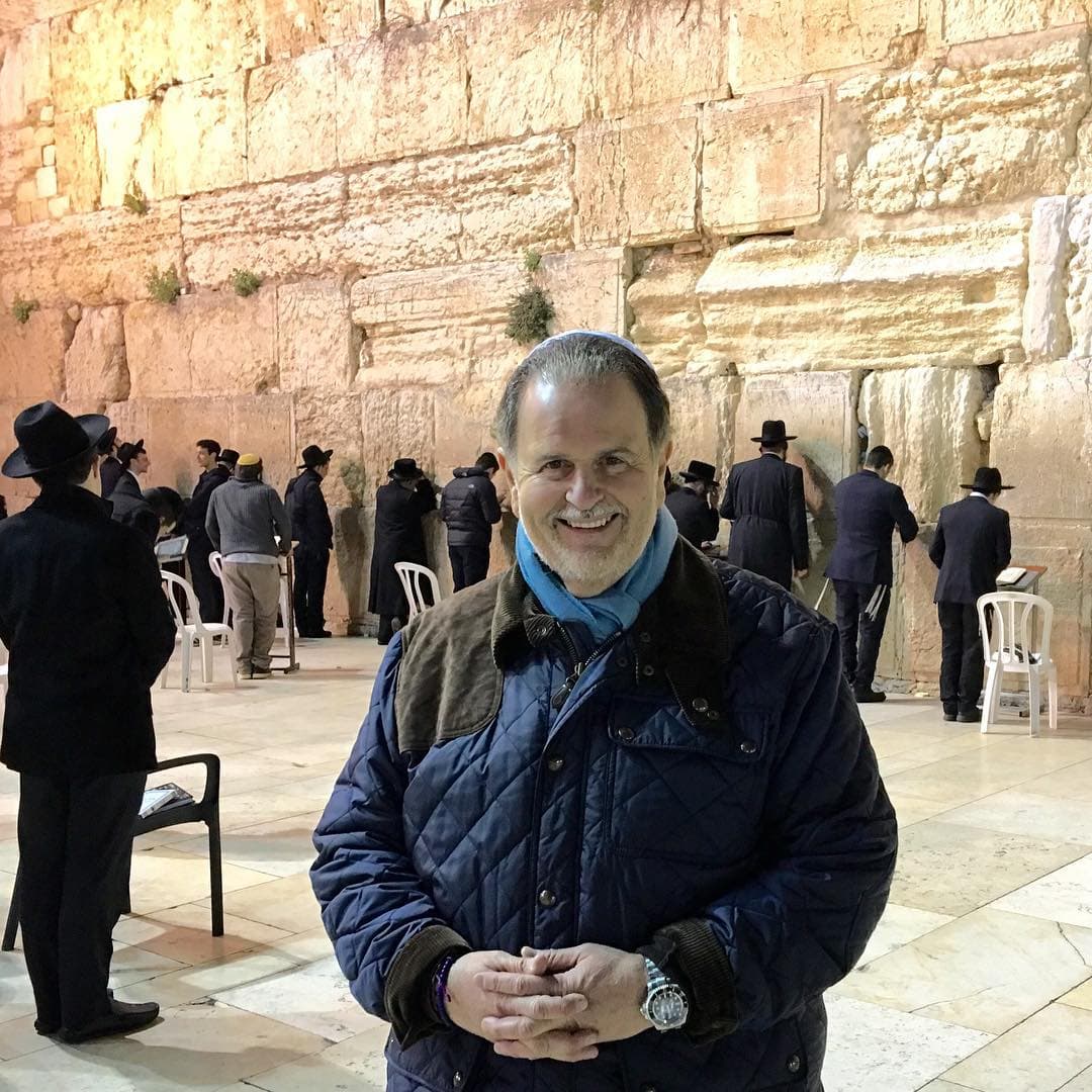 Su carrera artística rebasa los 15 años, donde a lo largo de ese tiempo ha presentado programas como "Primer Impacto" y "Hola América", así como otras producciones de gran calidad.