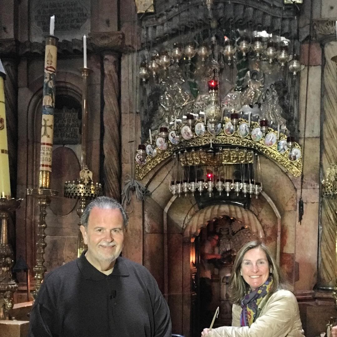 Dentro de la iglesia del Santo Sepulcro.
