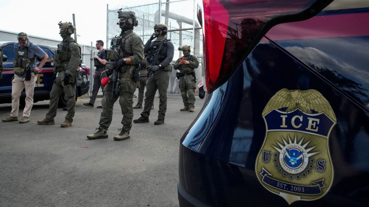Agente de ICE es acusado de disparar y matar a inmigrante mexicano en intento de detención