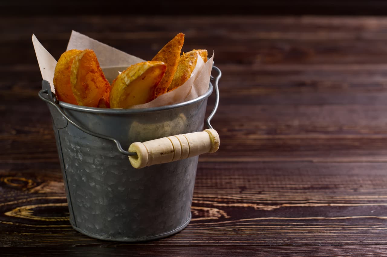 Tip extra: para identificar cuál es el punto de calor adecuado del aceite, coloca un fósforo de madera. Cuando se formen pequeñas burbujas a su alrededor, ¡es momento de comenzar a freír! ¡Ahora sí, las recetas!