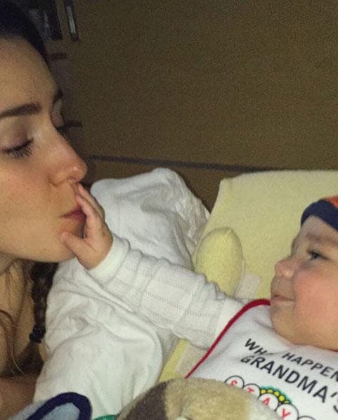 El amor que 
<b><a href="http://www.univision.com/temas/ariadne-diaz">Ariadne</a></b> irradia por Diego es innegable, así se puede ver en esta imagen en donde aprovecha cada segundo para estar cerca del pequeño y llenarlo de besos.