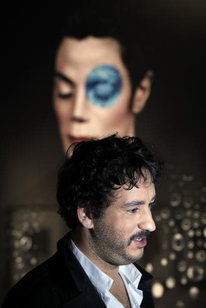 “Ya era profesional, pero aún no estaba corrompido por el sistema. Michael podía trabajar con cualquier fotógrafo y decidió trabajar conmigo. Él estaba contento de haber encontrado un fotógrafo tan joven", comentó Bani.