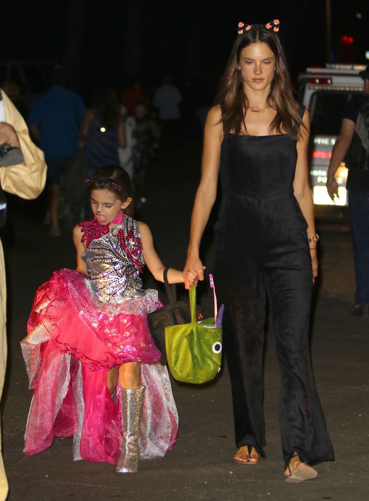 Aquí con la bolsa llena de dulces.