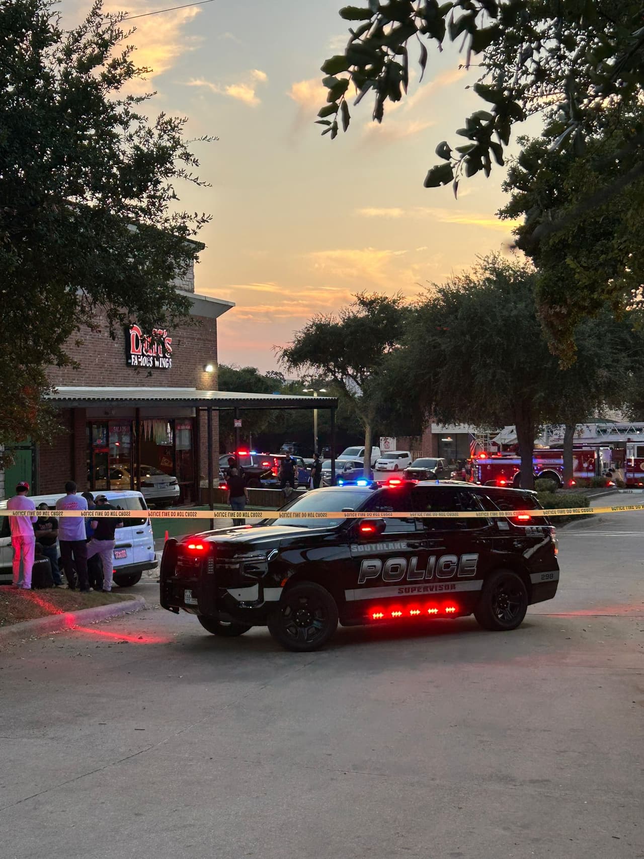 Al llegar al sitio,
<b> atendieron a algunos de los heridos</b>. En total fueron
<b>seis personas heridas</b>, tres con heridas leves, dos con heridas graves y una más que fue dada de alta en el lugar.