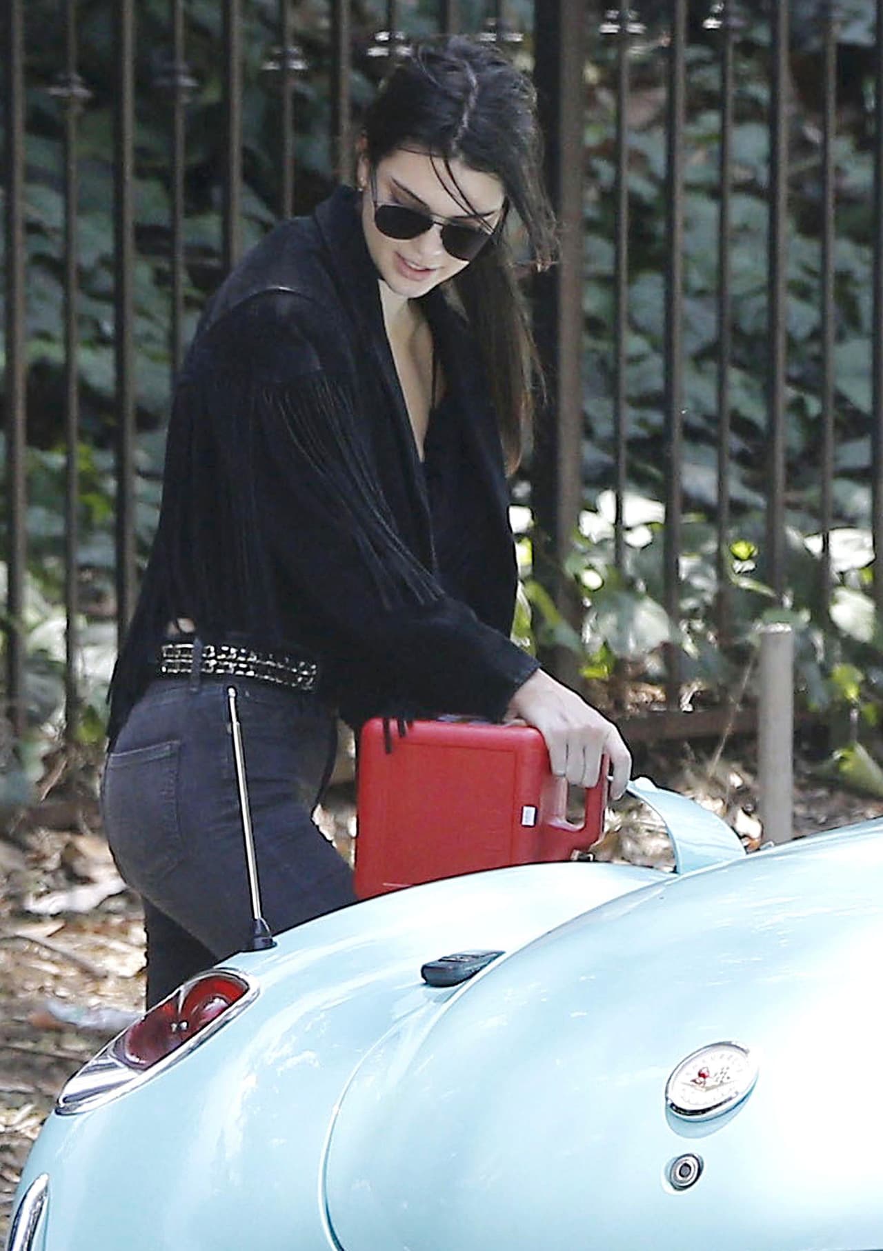 Su coche de lujo la dejó tirada en plena calle de Los Angeles.