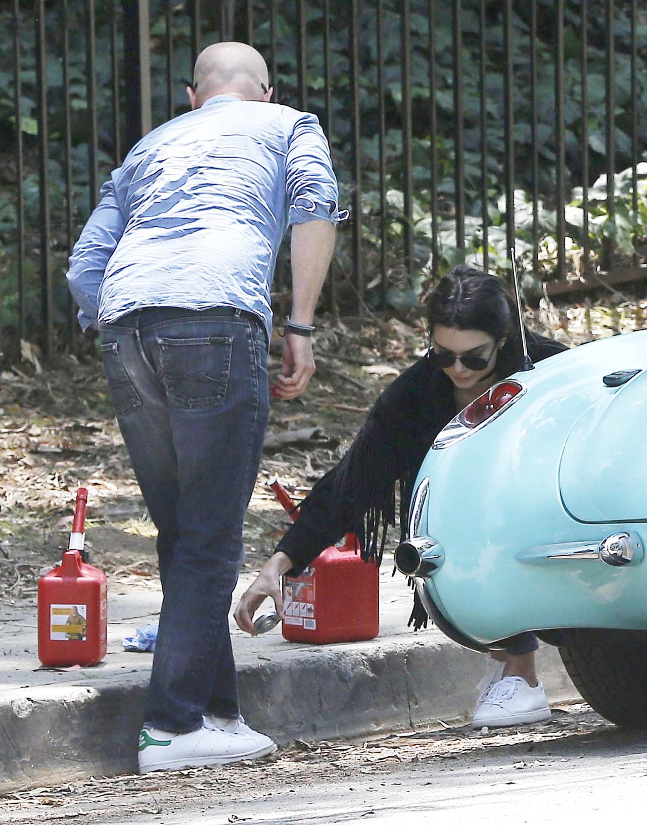 Pero la chica olvidó un "pequeño" detalle del funcionamiento de los coches.