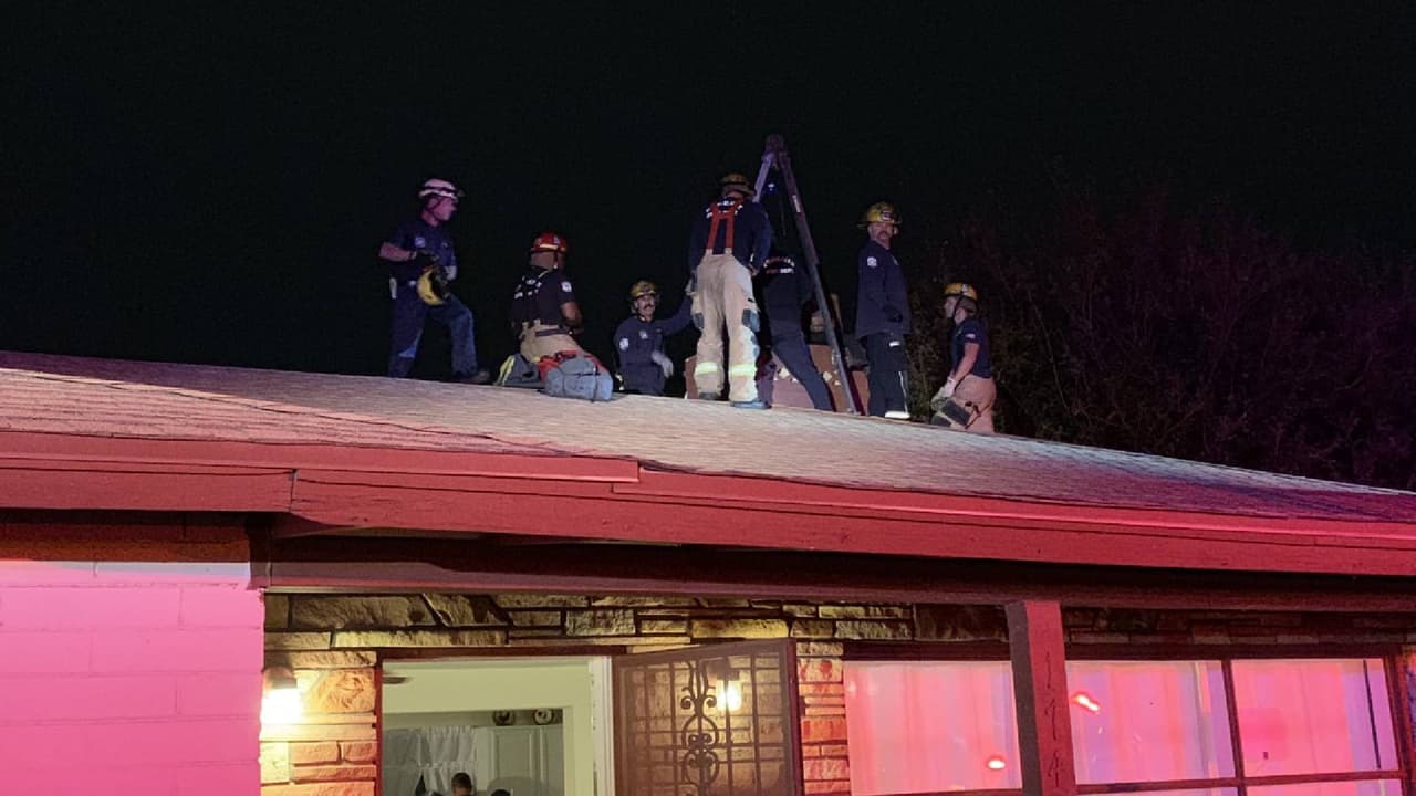 Una adolescente quedó atorada en una chimenea en Phoenix