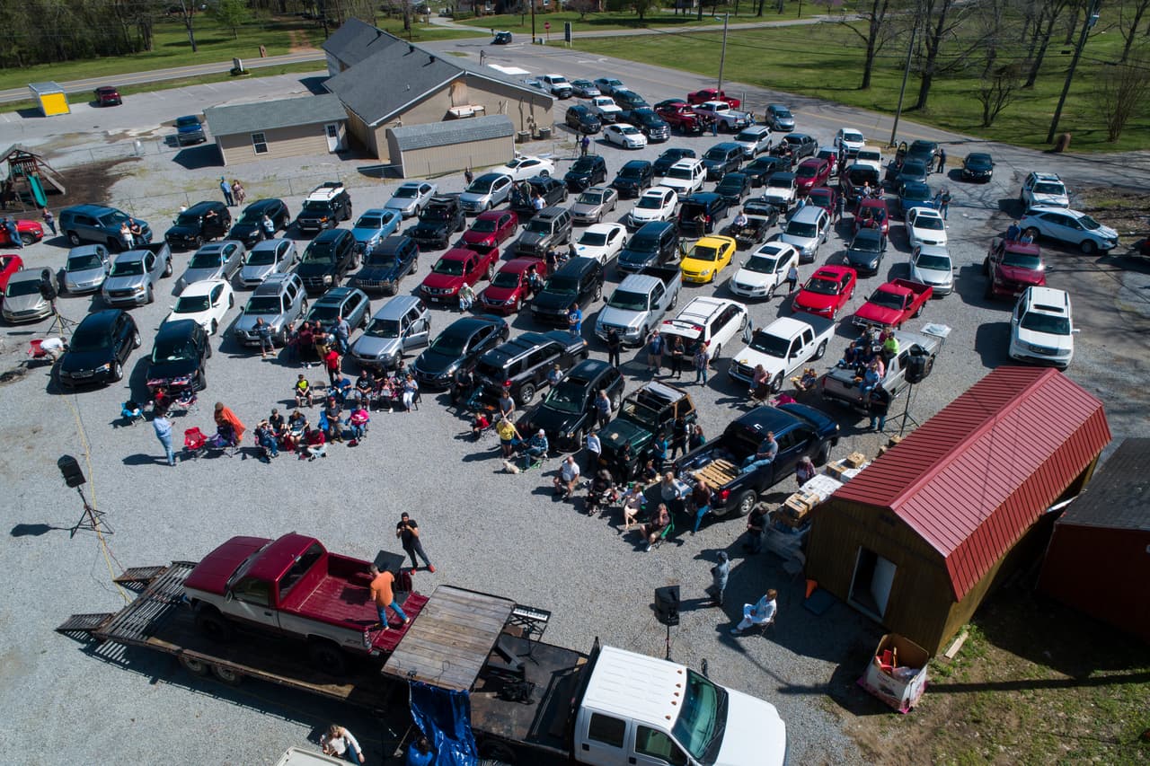 Los límites de las reuniones masivas aumentarán a 25 personas en espacios cerrados y 50 personas al aire libre.