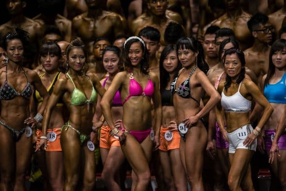 Ahi hombres y mujeres lucieron sus mejores poses para mostar sus músculos.