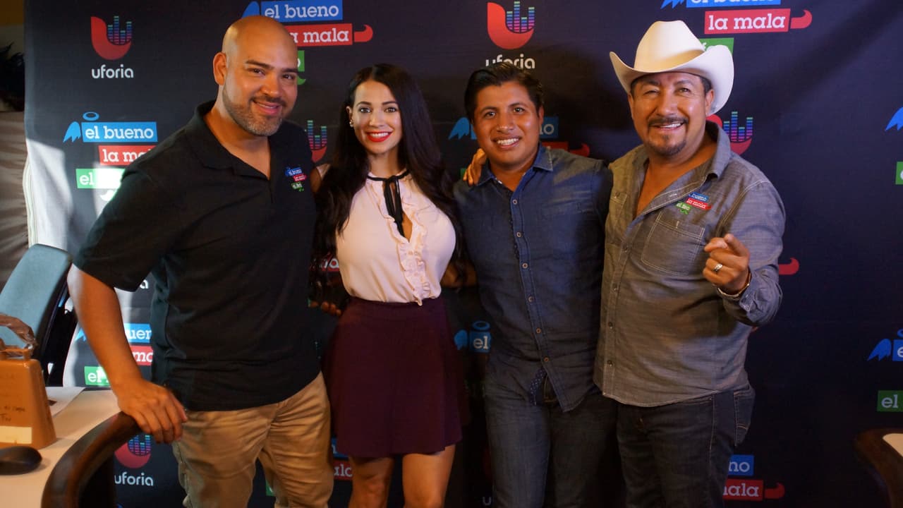 Así fue la visita de
<a href="http://www.univision.com/los-angeles/kmex/noticias/sucesos/si-no-moves-el-carro-te-lo-muevo-yo-la-amenaza-que-cumplio-el-peaton-que-tumbo-el-carrito-de-un-vendedor-de-elotes">Benjamín Ramírez</a>, #ElElotero más famoso del mundo en
<a href="https://www.facebook.com/buenomalafeo/?fref=ts"> 'El Bueno, La Mala y El Feo'.</a>