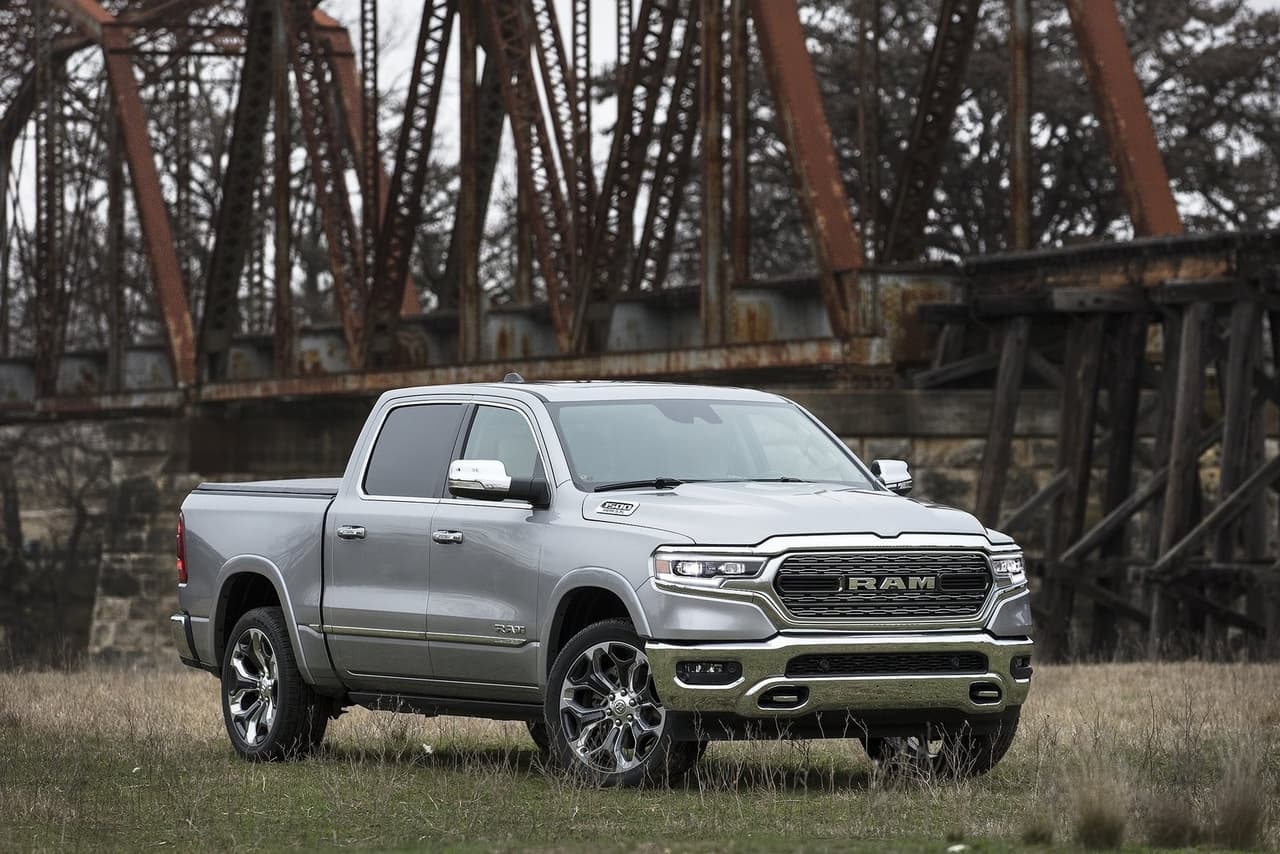 <h3 class="cms-H3-H3"><b>7. Ram 1500 4WD 2021</b></h3>
<br>
<br>
<b>Consumo de combustible:</b> 17 mpg combinado (15 mpg en ciudad y 21 mpg en carretera)
<br>
<br>
<b>Costo anual en combustible:</b> $2,900
<br>
<br>
<b>Motor:</b> V8 de 5.7 litros
<br>
<br>
<b>Potencia: </b>395 caballos de fuerza y 410 lb-pie de torque
<br>
<br>
<b>Peso: </b>5,232 lbs