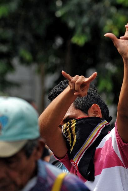 "Se trata de una desviación de las religiones históricas hacia un seudocatolicismo y ocultismo, de modo que este tipo de personas esperan recibir los favores particulares", en especial el dominio sobre la muerte, según Carlos Montiel, autor del ensayo "La Fe de los Sicarios".