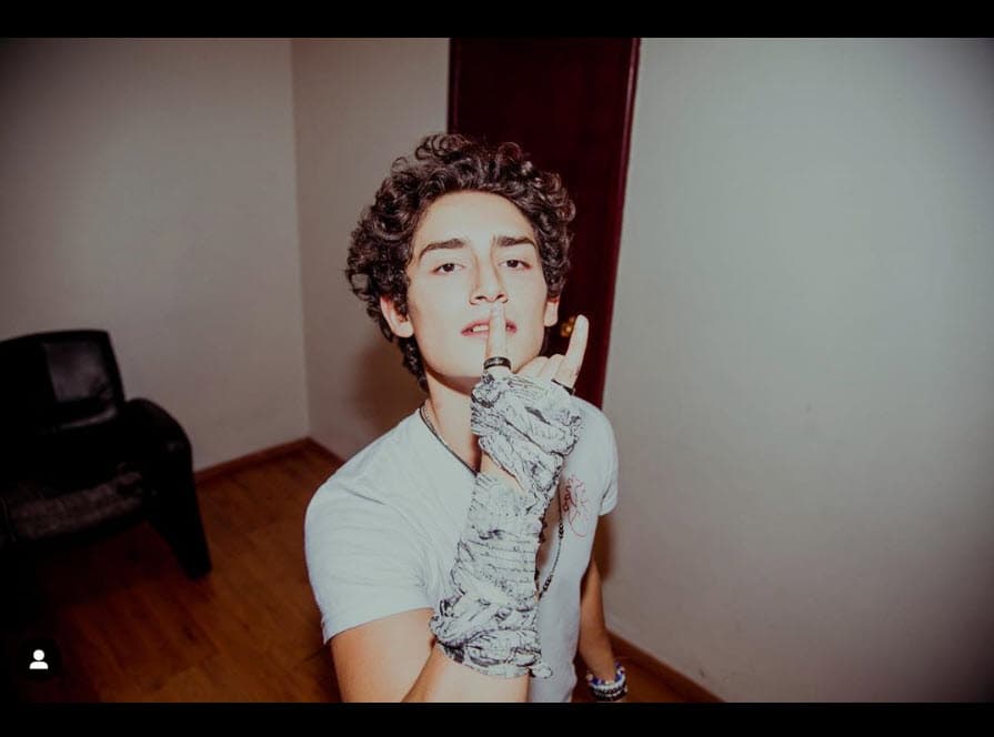 Fue entonces que le soltó:
<b> "'Sí, soy gay'".</b>
<br>