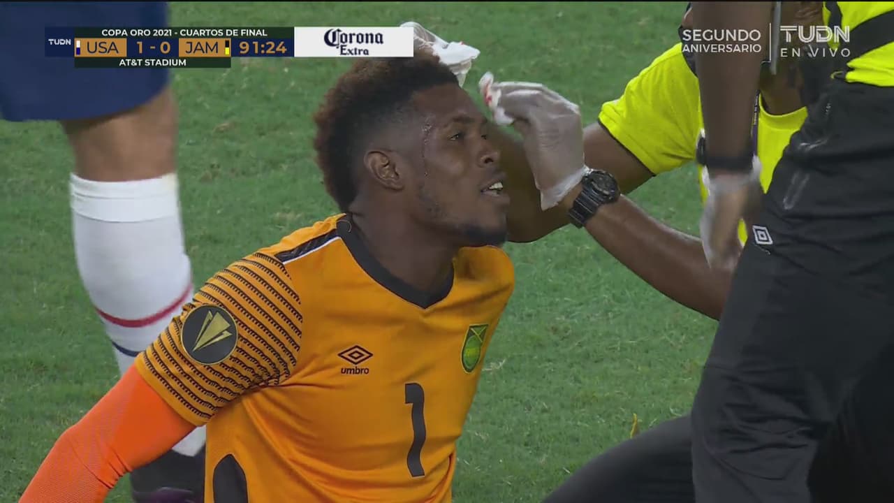 ¡Tremendo choque! Blake se lleva cortada tras encontronazo con Robinson