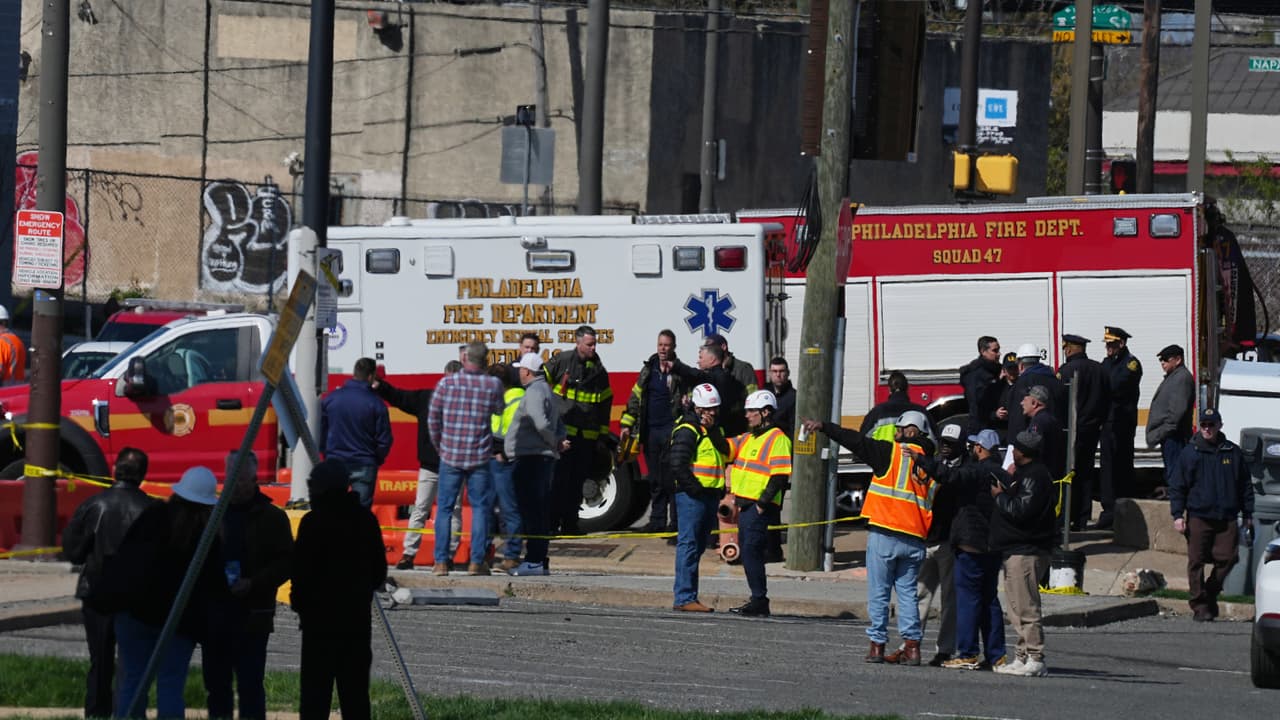 Recuperan cuerpos de dos trabajadores muertos por derrumbe en construcción de Filadelfia