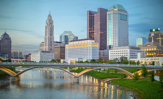 <b>Columbus, Ohio </b> 
<br>Ocupó el sexto lugar en el análisis de todos los factores. 
<br>
<br>La capital de Ohio ocupó el puesto número 14 en accesibilidad, 18 en bienestar y 10 en calidad de vida. Tiene una población de 879,170, según el Censo de 2017.