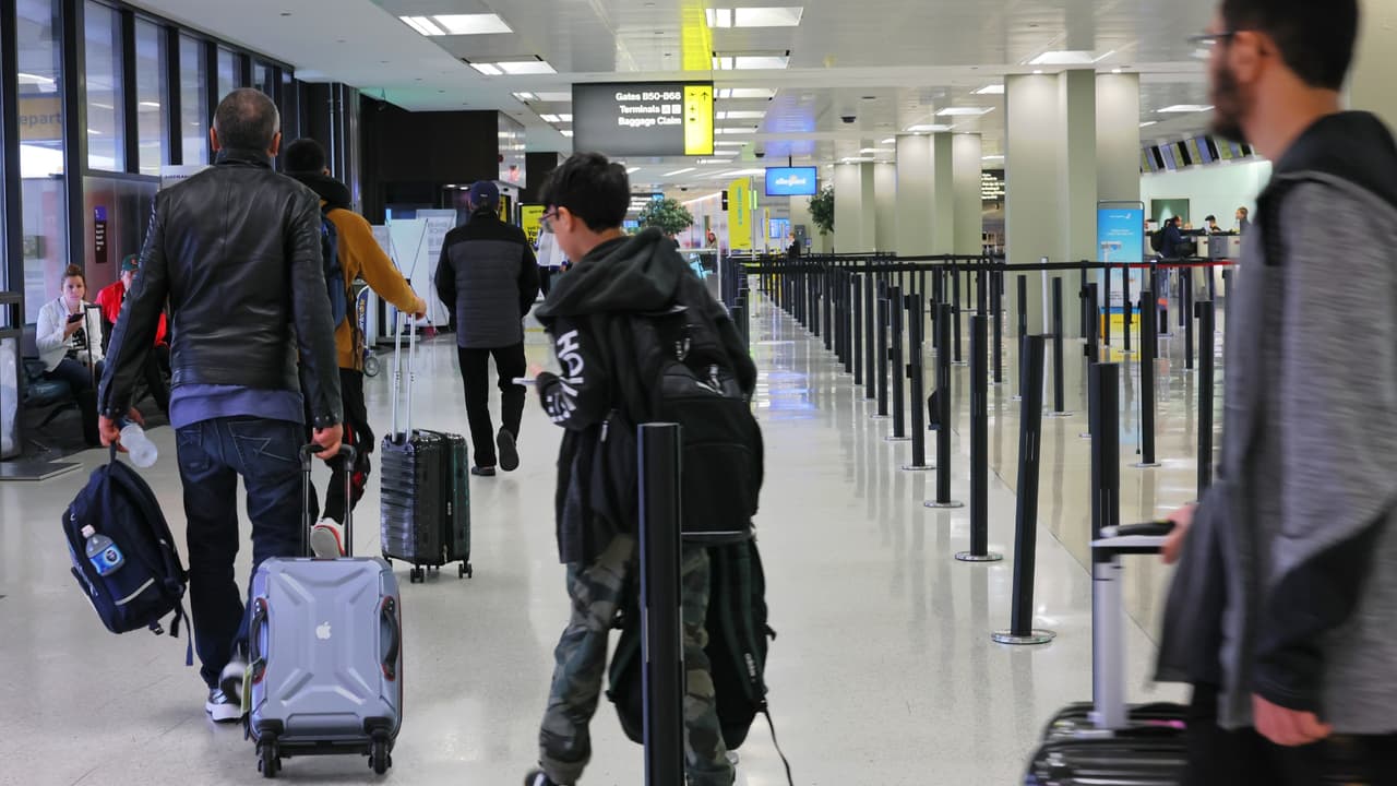 Millones de personas se preparan para el Memorial Day: así está el panorama en el aeropuerto Newark