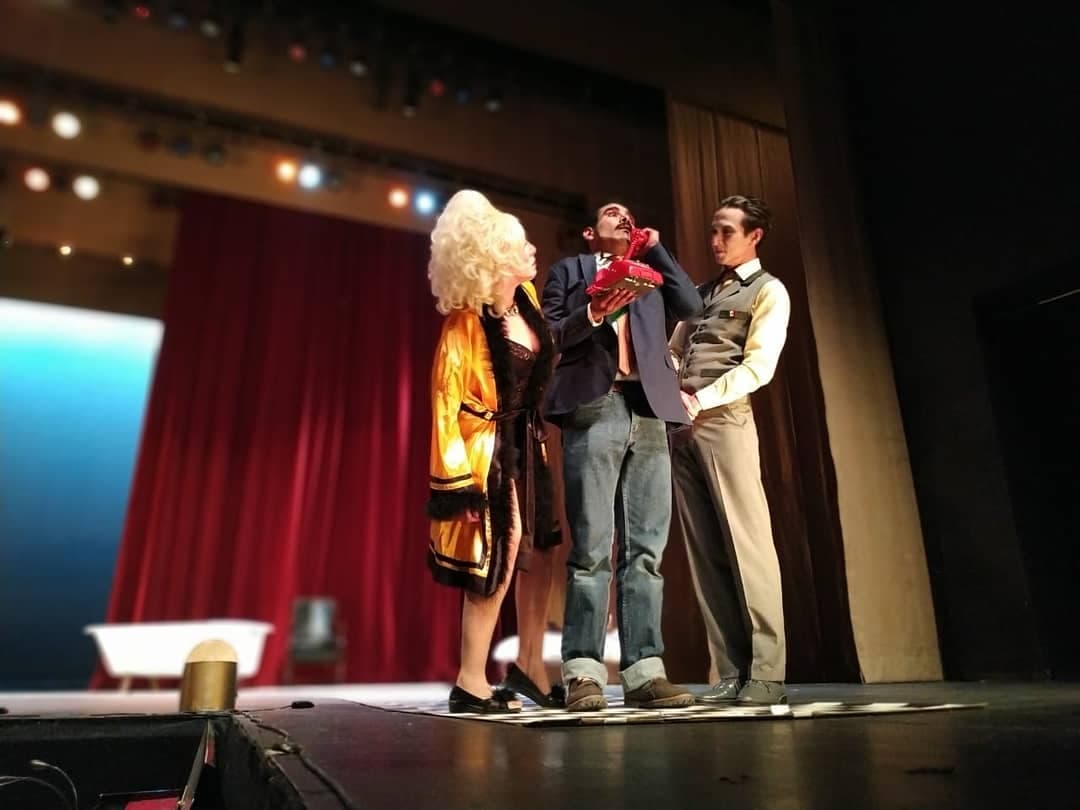 Andrés también usaba esta red social para dar a conocer su trabajo sobre el escenario, por ejemplo, su actuación en la puesta ‘Rentas congeladas’.
<br>