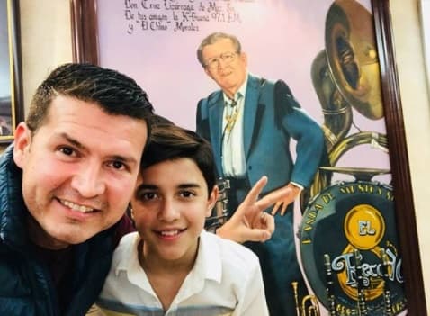 Otro de los gustos de Luis Ángel Gómez Jaramillo es la música de banda, género que le gustaría grabar algún día. Aquí en su reciente visita a Mazatlán, donde estuvo en las oficinas de El Recodo y conoció a Joel Lizárraga.