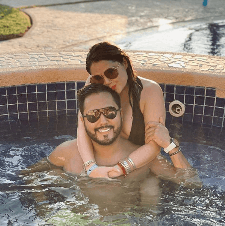 Recientemente, la actriz arrasó en redes al publicar esta imagen donde presume su felicidad y declara su amor a los cuatro vientos.