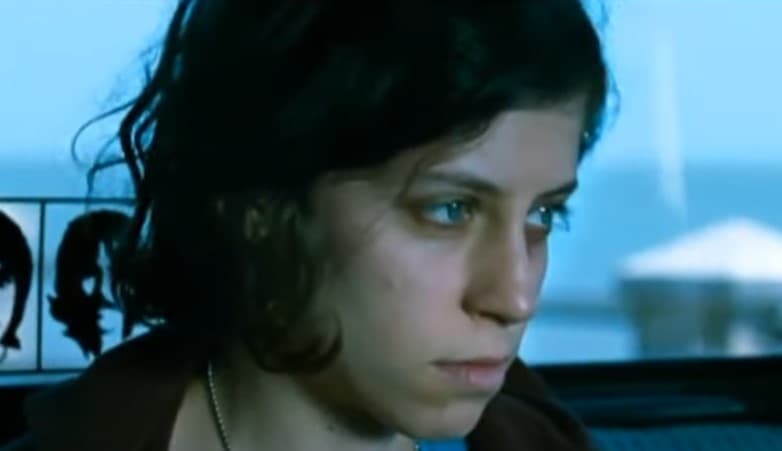 <b>I (intersexual)- Álex en ‘XXY’</b>
<br>Las personas intersexuales son aquellas que nacen con una combinación de características biológicas tanto del sexo femenino como del masculino. Esto se explica con mayor profundidad en la película ‘XXY’, en la que Alex es una persona intersexual que debe tomar una decisión sobre su cuerpo y su futuro.