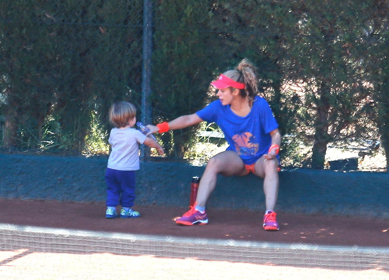 Y el nene le dio un tragito.