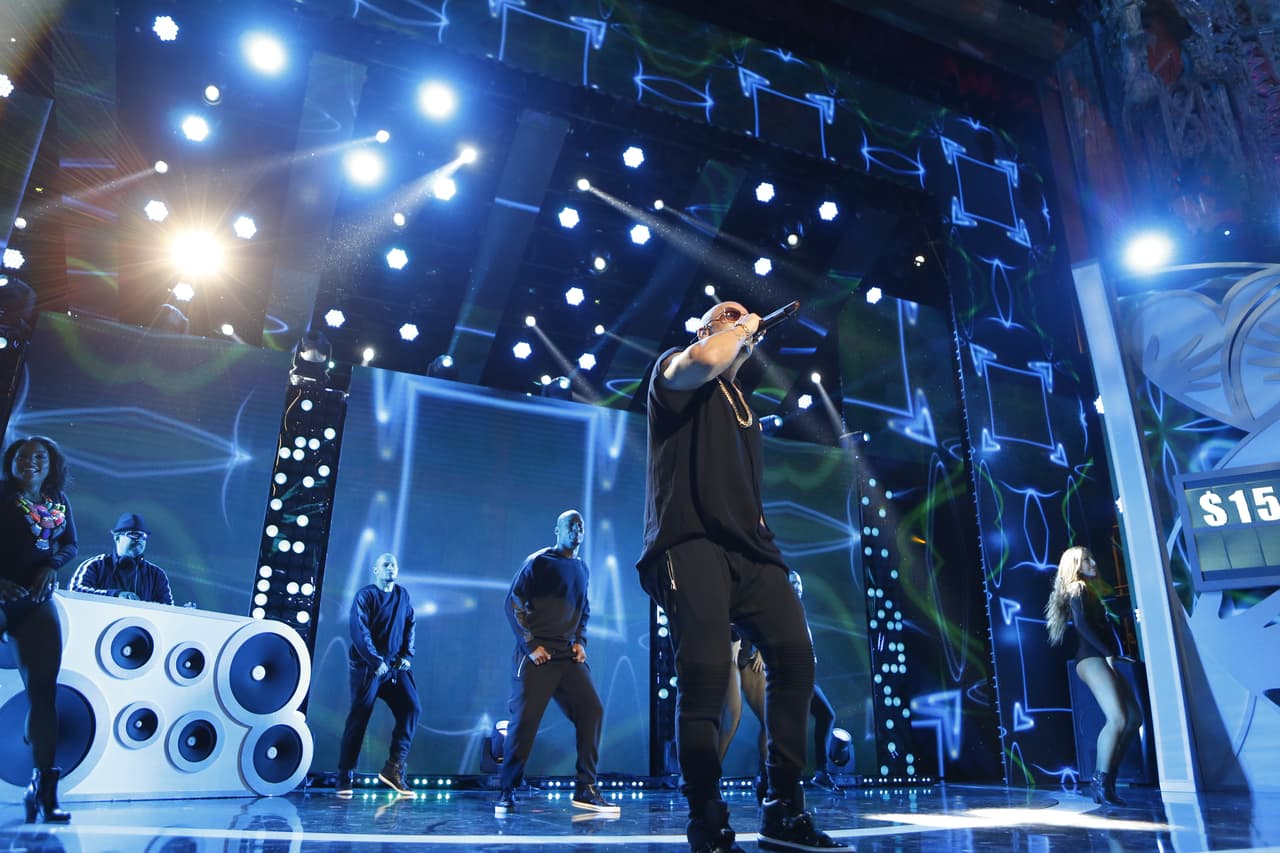 Wisin empezó el show cantando 'Que Vive La Vida'