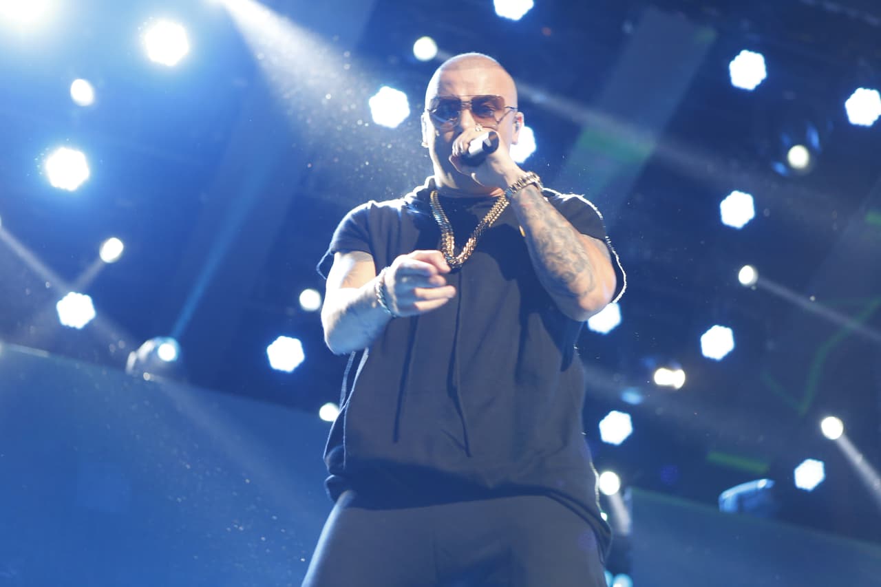 Wisin empezó el show cantando 'Que Vive La Vida'