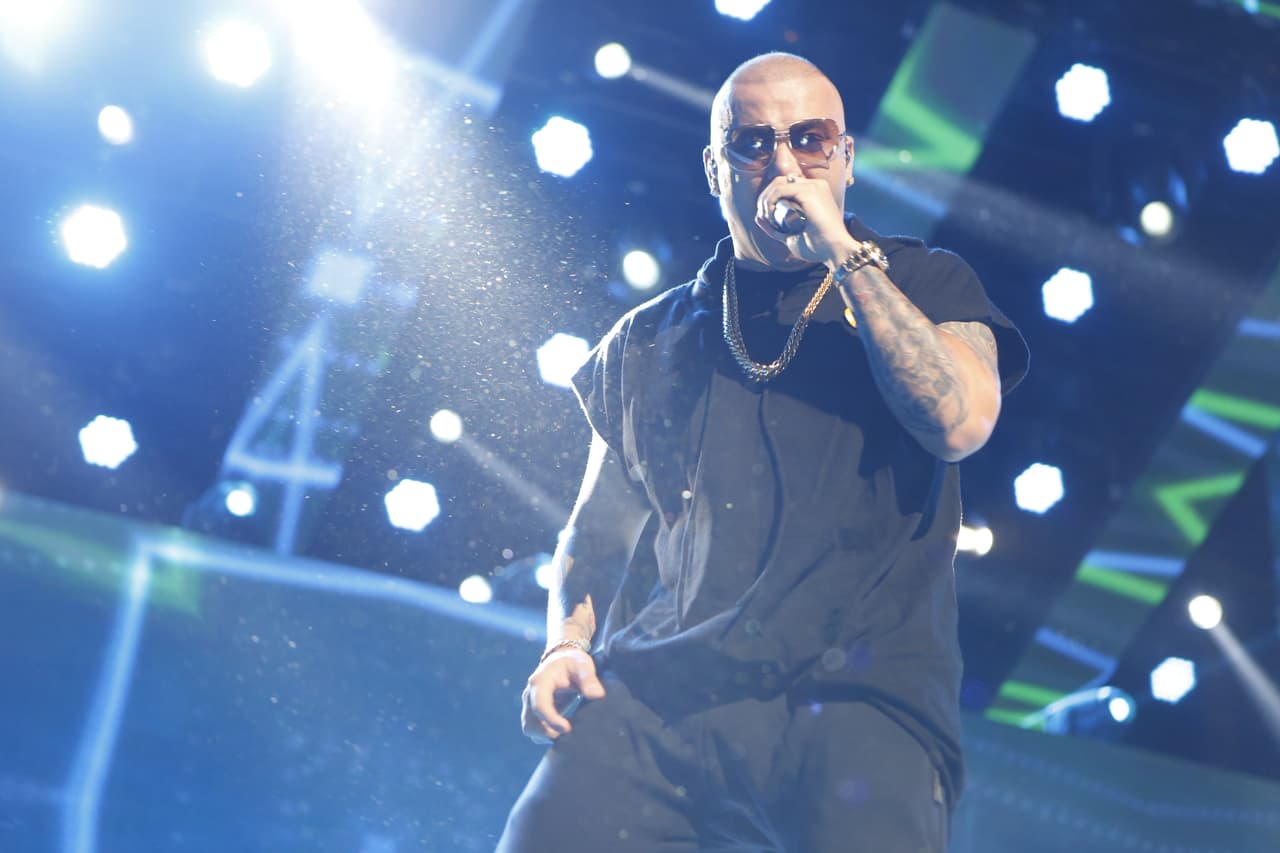 Wisin empezó el show cantando 'Que Vive La Vida'