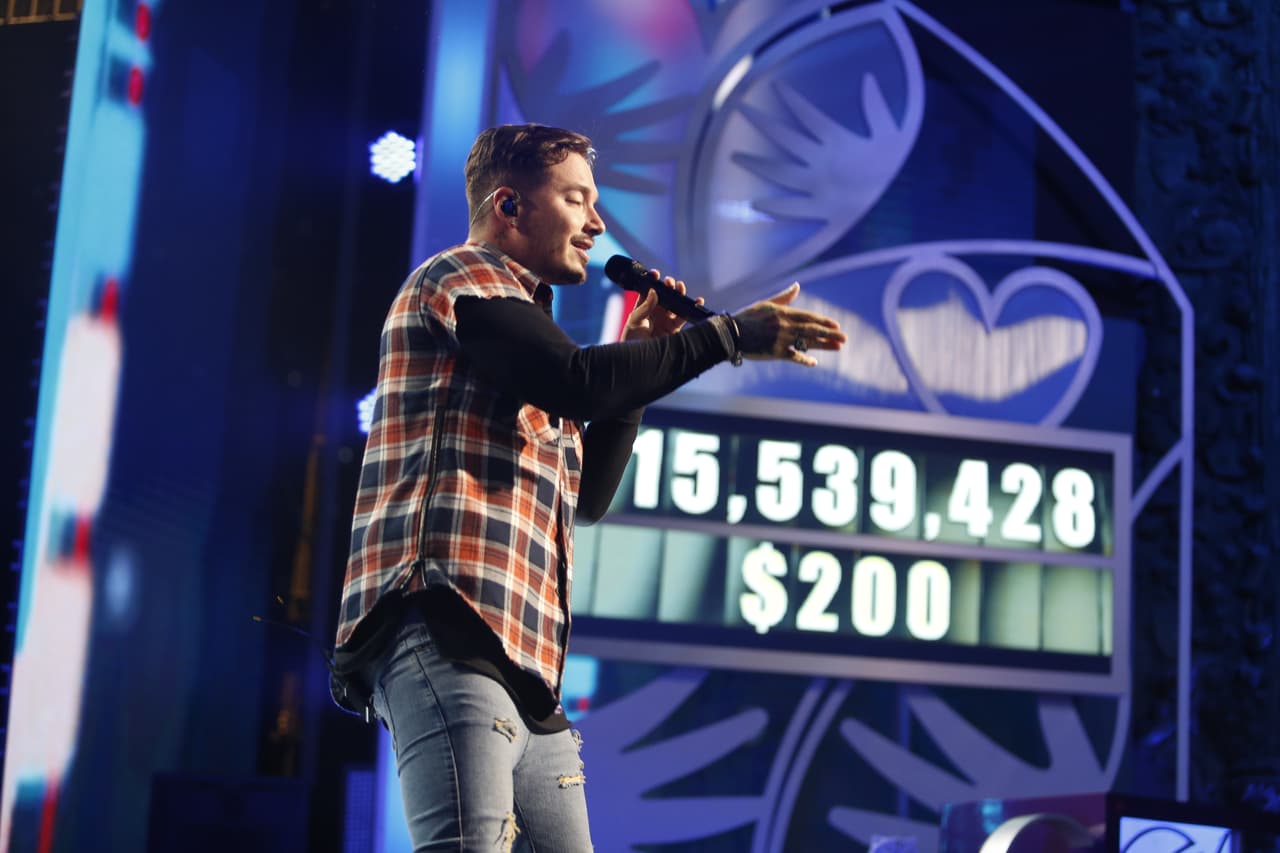 JBalvin cantó su canción 'Ginza'