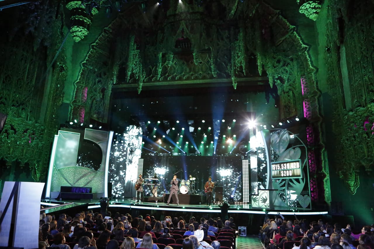 Reik cantó 'Voy a olvidarte' pero jamás se olvidan de los niños del Teletón