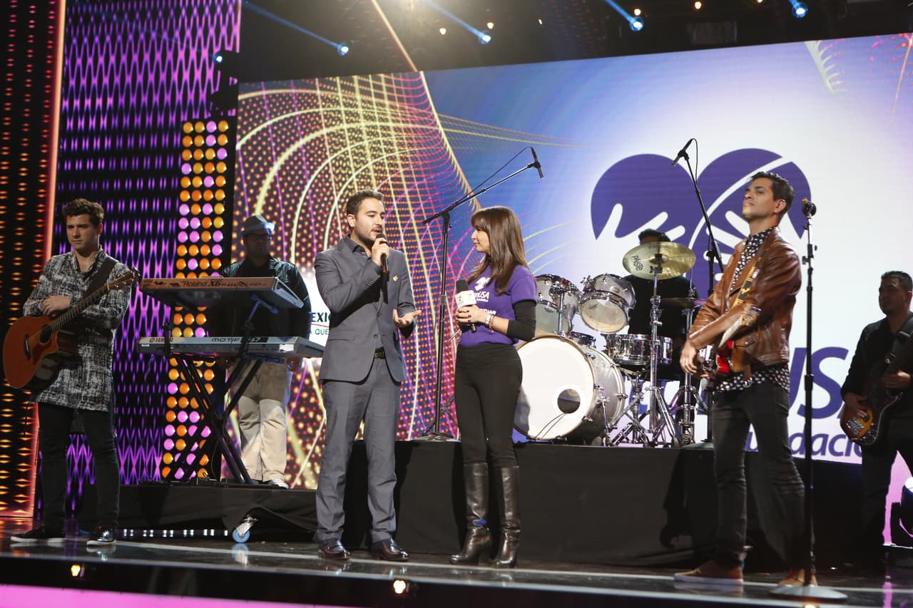 Reik cantó 'Voy a olvidarte' pero jamás se olvidan de los niños del Teletón