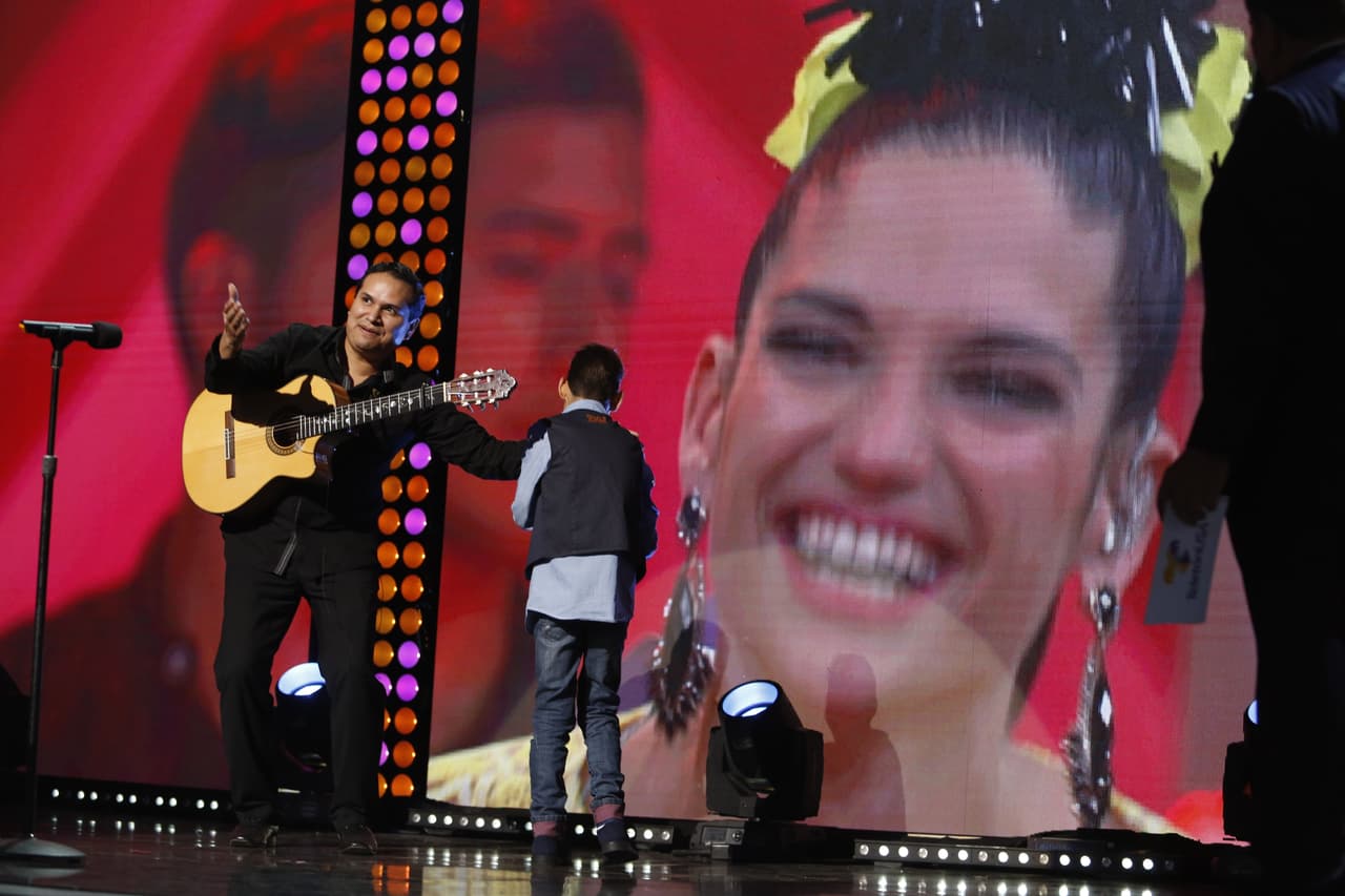 Y Natalia prometió volar a Los Ángeles a cantar con él