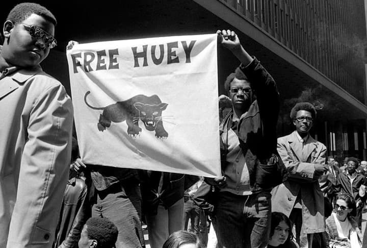 Protesta a favor del activista Huey Newton de los "Black Panthers", 1967.